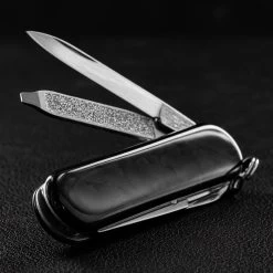 Victorinox Classic SD Brilliant Carbon
