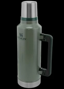STANLEY CLASSIC LEGENDARY BOTTLE 1.9L 10 STANLEY CLASSIC LEGENDARY BOTTLE 1.9L -Professional Outdoor Equipment Store Stanley Leg.Classic 1.9L GREEN 83459.1692363829