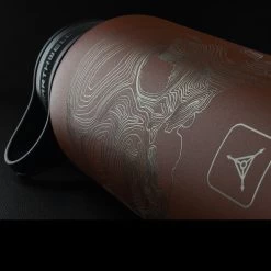 TAD Edition Earthwell 32oz Insulated Sierra Red -Professional Outdoor Equipment Store TAD EAR 32 TOP SKU REDdet2 04779.1640873567.1280.1280 07958.1640874400